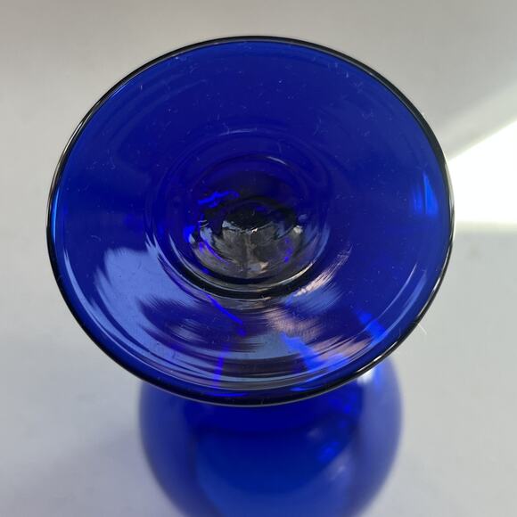 Hand blown Stemmed Wine Glasses Set of 4 Cobalt Blue 8.5" Tall - Picture 3 of 6